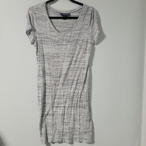 A Pea in the Pod Maternity Gray V Neck T Shirt Dress Medium Casual